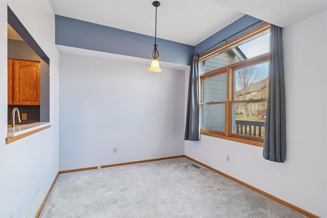 1070 50th Street 4E, West Des Moines, IA 50266