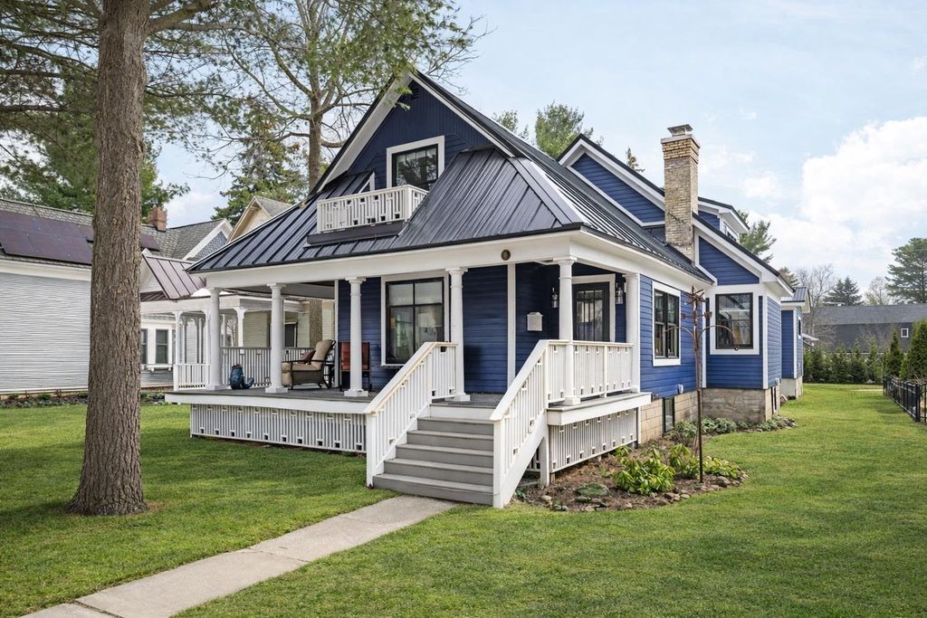 525 Fifth Street, Traverse City, MI 49684