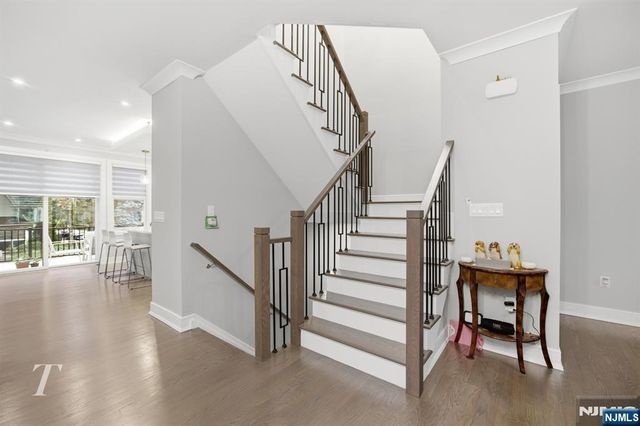 23 Legion Drive 103, Cresskill, NJ 07626