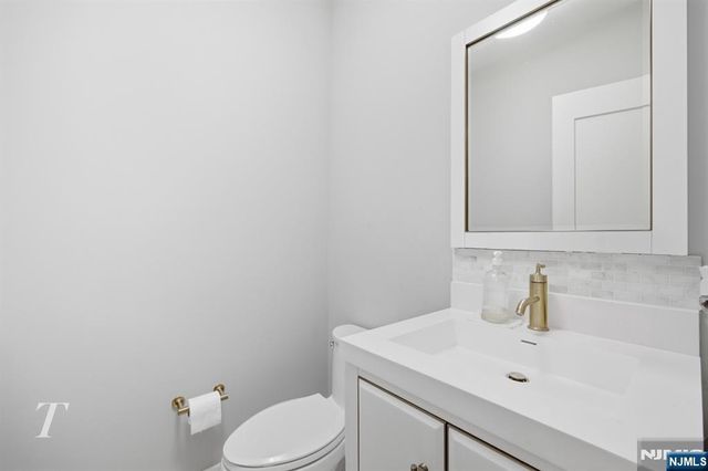 23 Legion Drive 103, Cresskill, NJ 07626