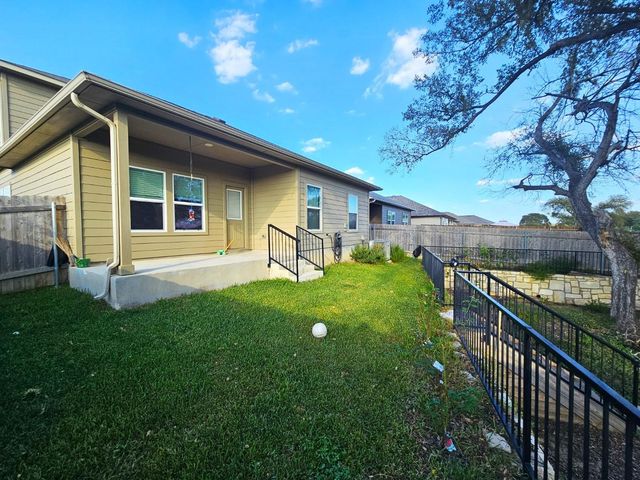 916 Armadillo DR, Seguin, TX 78155
