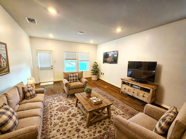 916 Armadillo DR, Seguin, TX 78155