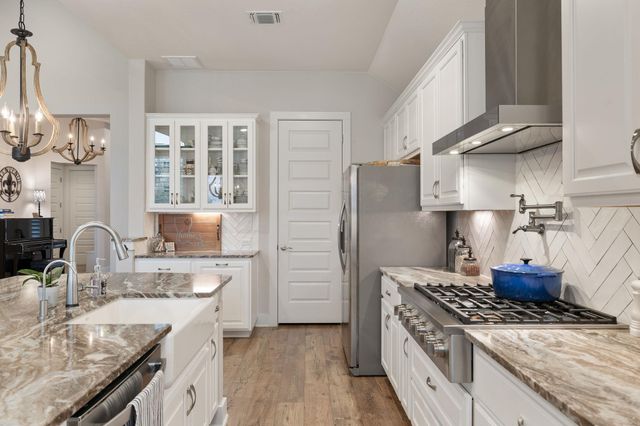 1219 Leaning Oak LN, Georgetown, TX 78628