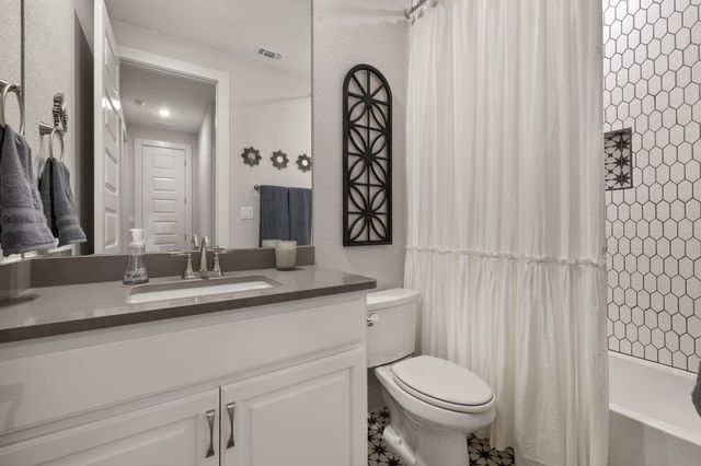 1219 Leaning Oak LN, Georgetown, TX 78628