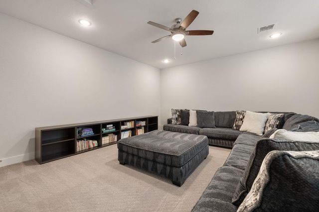 1219 Leaning Oak LN, Georgetown, TX 78628