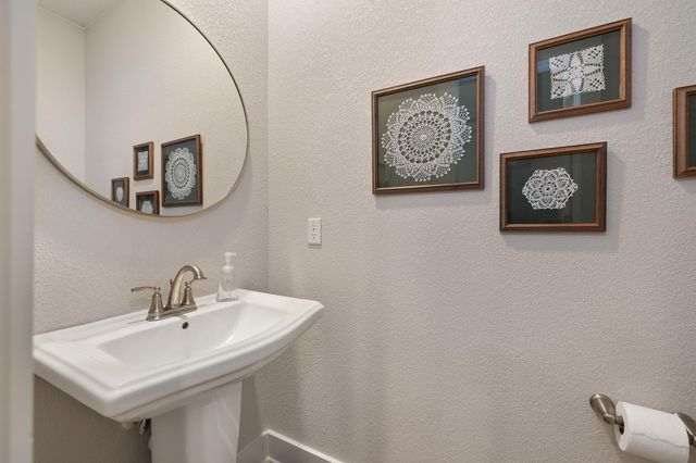 1219 Leaning Oak LN, Georgetown, TX 78628