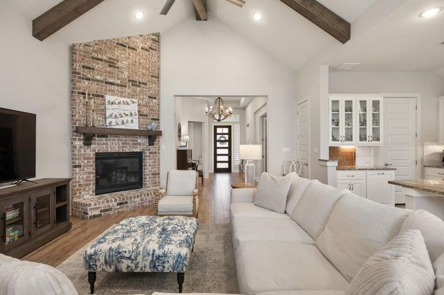 1219 Leaning Oak LN, Georgetown, TX 78628