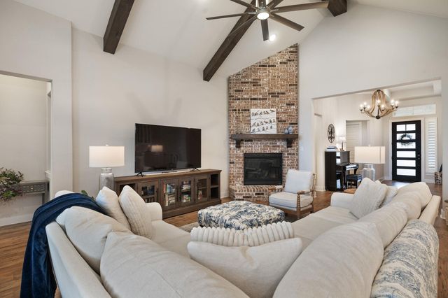 1219 Leaning Oak LN, Georgetown, TX 78628
