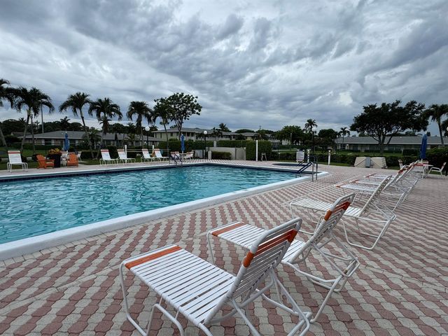 1100 Boxwood Drive 101, Delray Beach, FL 33445