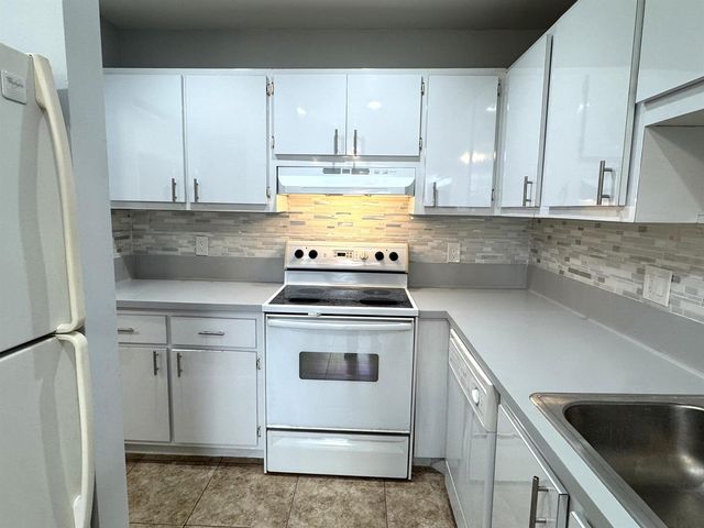 1100 Boxwood Drive 101, Delray Beach, FL 33445