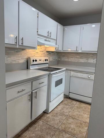 1100 Boxwood Drive 101, Delray Beach, FL 33445