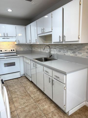 1100 Boxwood Drive 101, Delray Beach, FL 33445