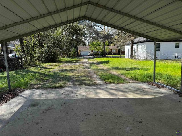 95 S Dooley Street, Hawkinsville, GA 31036