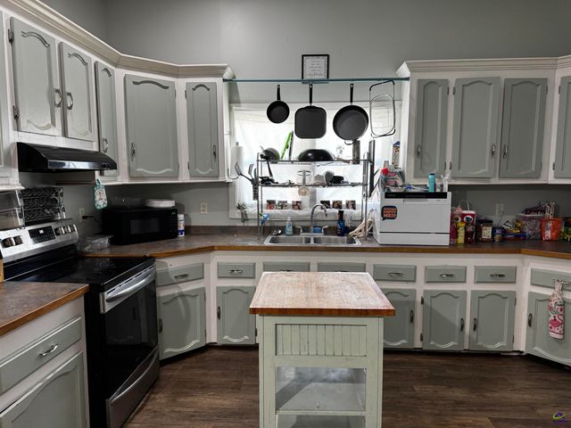 95 S Dooley Street, Hawkinsville, GA 31036