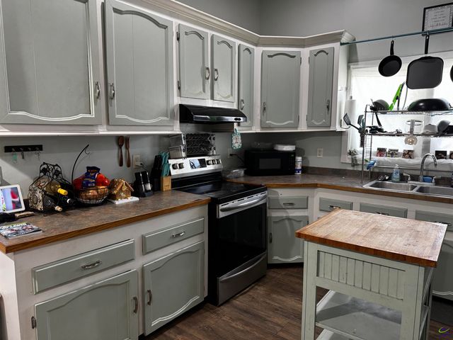 95 S Dooley Street, Hawkinsville, GA 31036