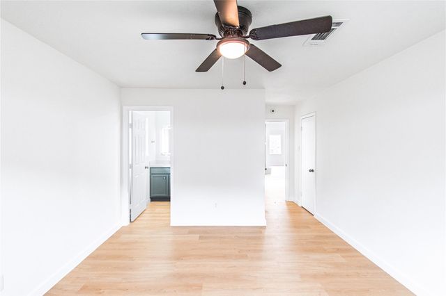 11726 N Willow Circle, Houston, TX 77071