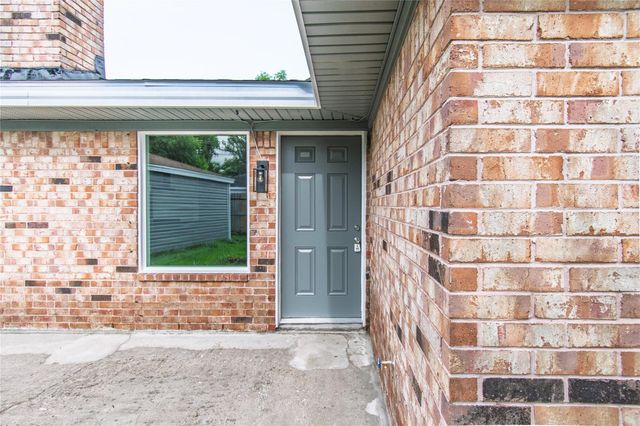 11726 N Willow Circle, Houston, TX 77071