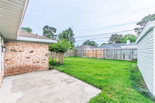 11726 N Willow Circle, Houston, TX 77071