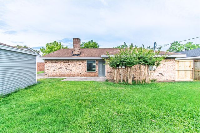 11726 N Willow Circle, Houston, TX 77071