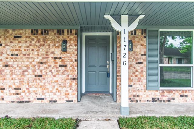 11726 N Willow Circle, Houston, TX 77071