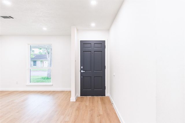 11726 N Willow Circle, Houston, TX 77071