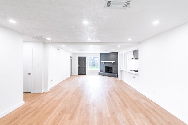11726 N Willow Circle, Houston, TX 77071