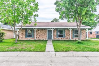 11726 N Willow Circle, Houston, TX 77071