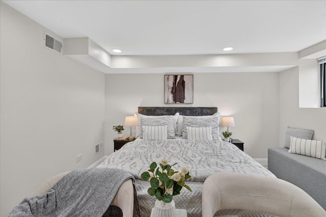 6150 S Ingleside Avenue, Chicago, IL 60637