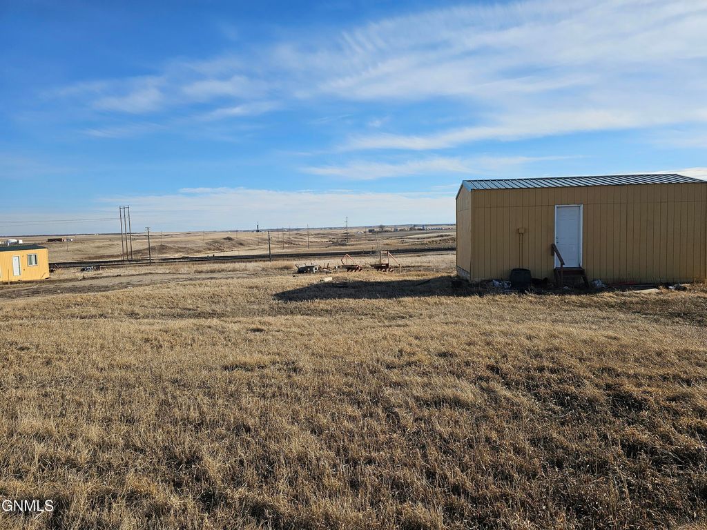 1103 Hess Drive, Tioga, ND 58852 photo 1