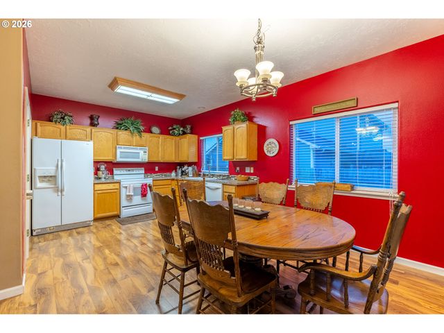 707 HORSEBACK Ct Ne, Salem, OR 97301