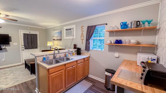 13240 River Road, Gulfport, MS 39503