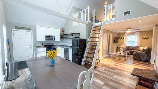 13240 River Road, Gulfport, MS 39503