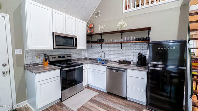 13240 River Road, Gulfport, MS 39503