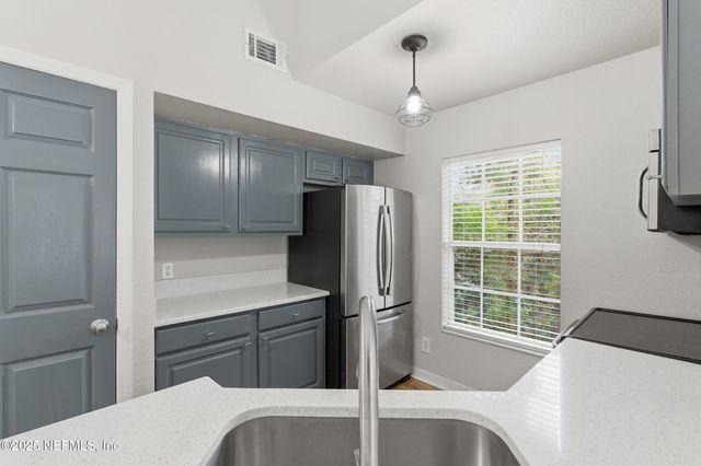 13700 RICHMOND PARK Drive N 607, Jacksonville, FL 32224