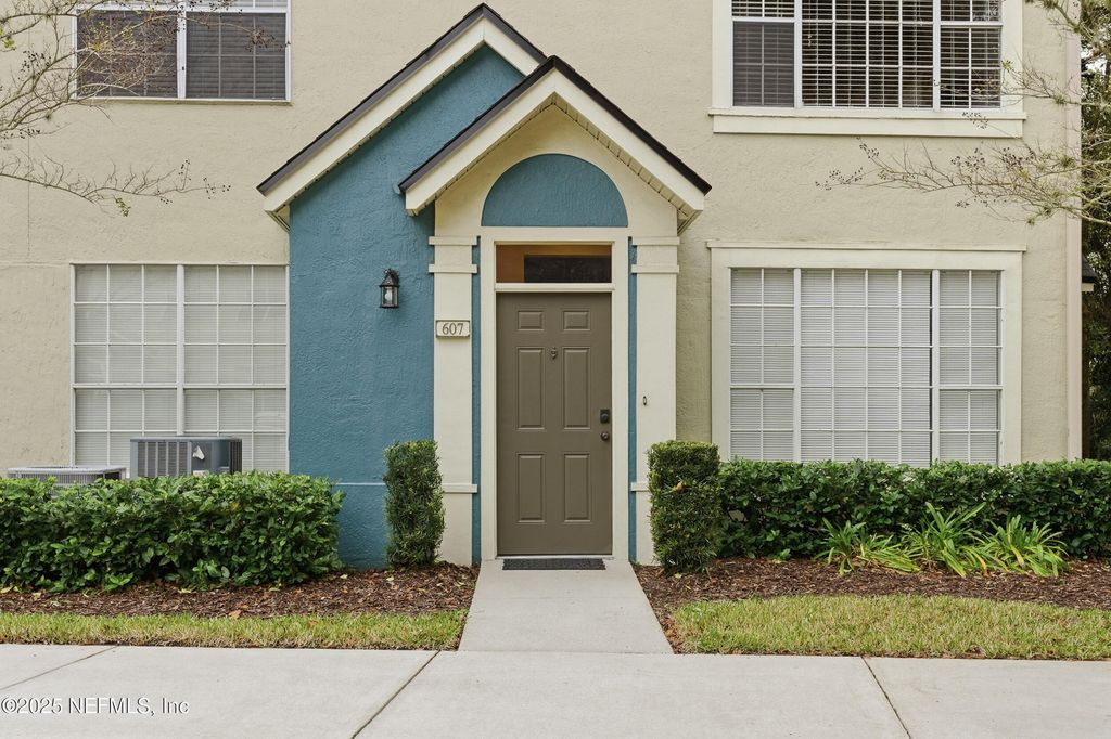13700 RICHMOND PARK Drive N 607, Jacksonville, FL 32224