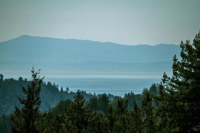 555 Bohnen Road, Santa Cruz, CA 95065