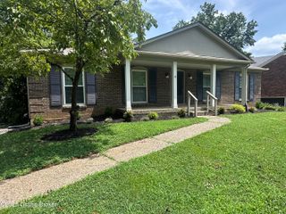 1303 Bentwwood Way, Louisville, KY 40223