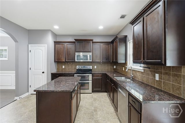 1295 Peacock Trail, Hinesville, GA 31313