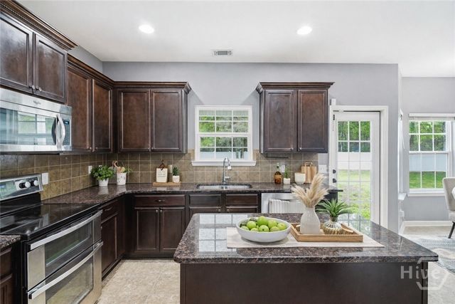 1295 Peacock Trail, Hinesville, GA 31313