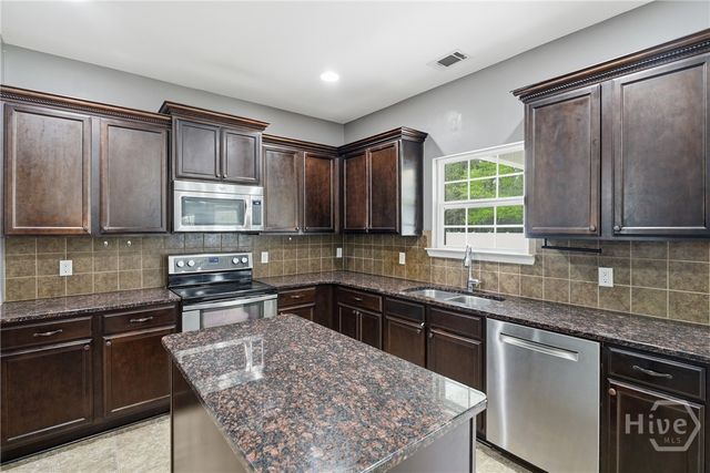 1295 Peacock Trail, Hinesville, GA 31313