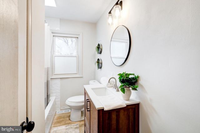 7047 LINCOLN HWY W, Thomasville, PA 17364