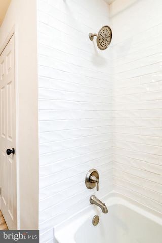 7047 LINCOLN HWY W, Thomasville, PA 17364