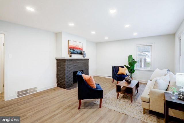 7047 LINCOLN HWY W, Thomasville, PA 17364