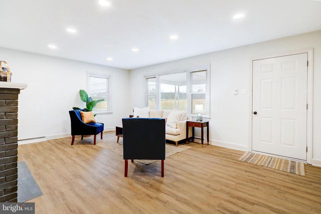 7047 LINCOLN HWY W, Thomasville, PA 17364