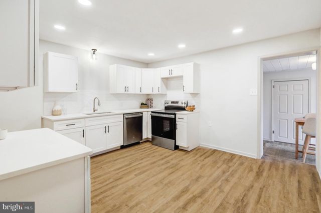 7047 LINCOLN HWY W, Thomasville, PA 17364