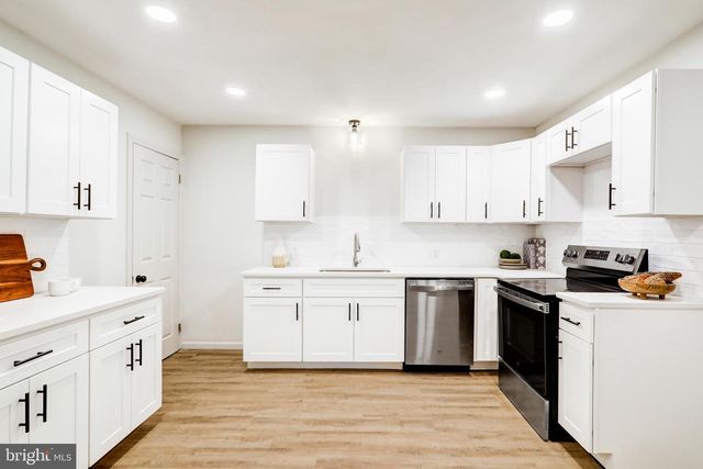 7047 LINCOLN HWY W, Thomasville, PA 17364