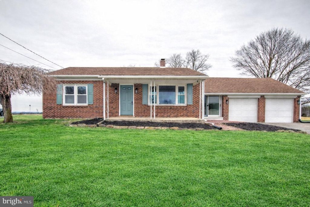 7047 LINCOLN HWY W, Thomasville, PA 17364