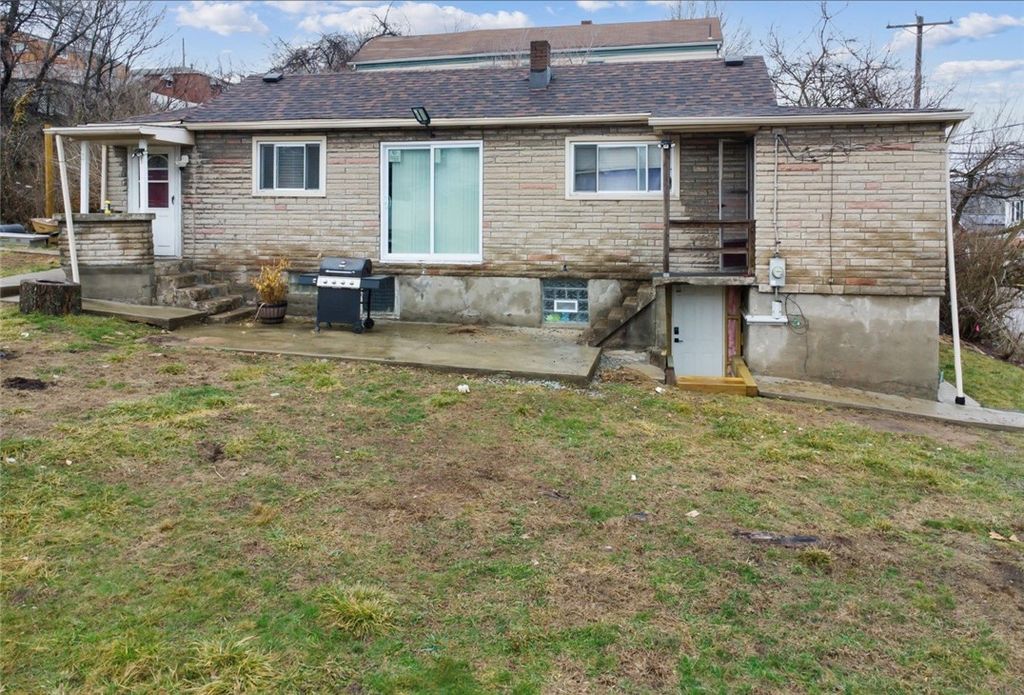 4430 Bowes Ave, West Mifflin, PA 15122