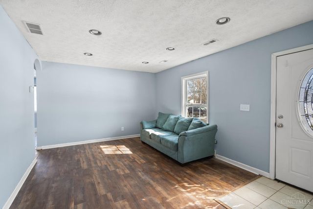 1502 Royal Oak Court, Goshen, OH 45140