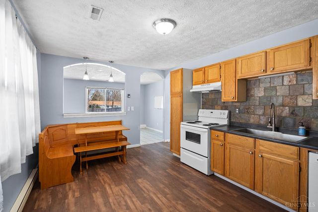 1502 Royal Oak Court, Goshen, OH 45140